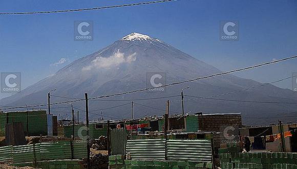 Instalan cámara y monitorean en tiempo real el volcán Misti