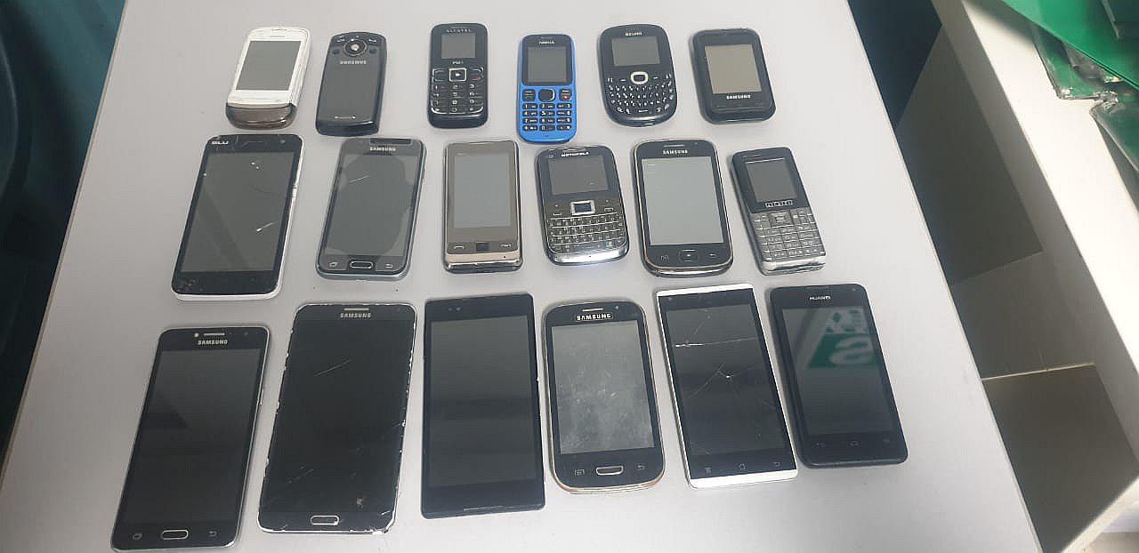 Mujer dedicada a la venta de celulares usados tenía dos aparatos reportados como robados