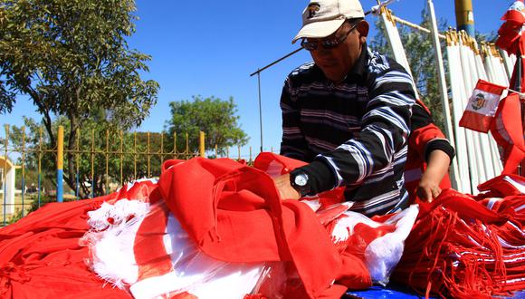 Venta de banderas en Huancayo se dispara
