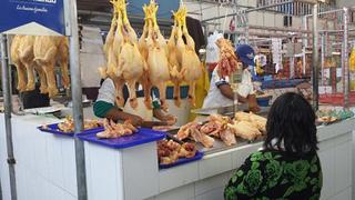 Llega pollo a mercados de Huancayo pero en menor cantidad y se mantiene en S/10 el kilo