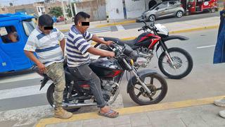 Chincha: Acusan a policía de liberar motocicleta nueva sin documentos y entregarla a desconocidos  