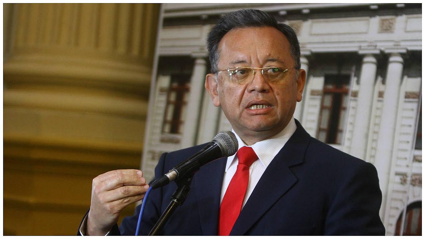 Edgar Alarcón: comisión que evalúa su remoción incluirá denuncia del título fraudulento 