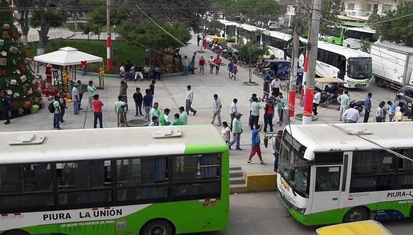 Piura: Transportistas bloquean ingreso y salida de vehículos del terminal terrestre en La Unión