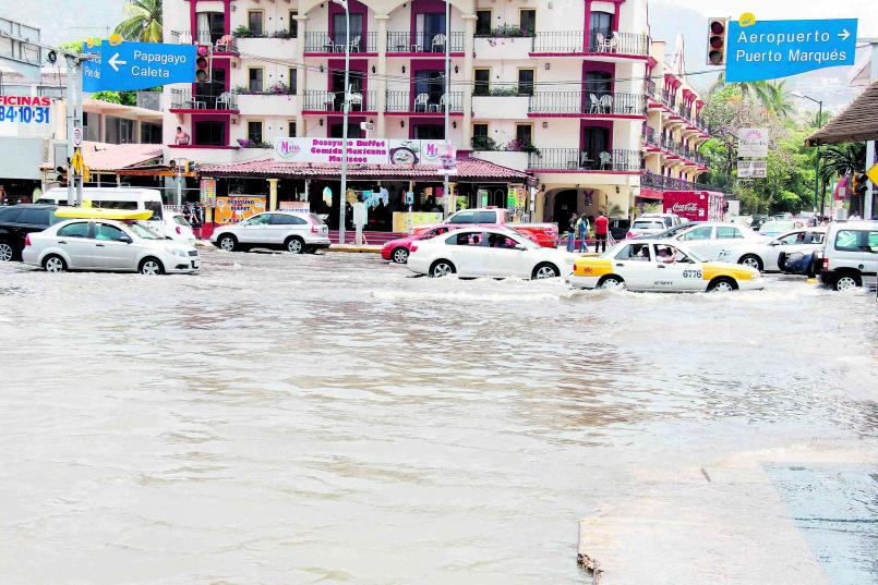 Alerta en costas del Pacífico por fuertes oleajes