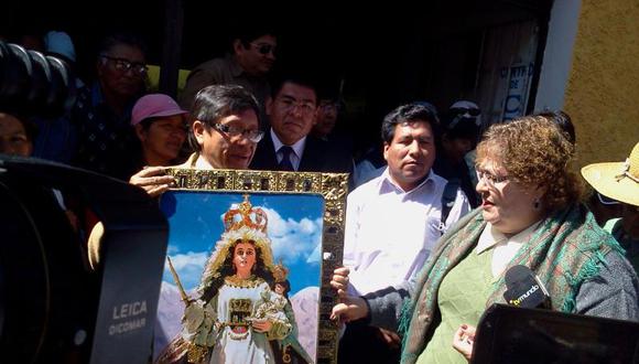 Madre de Ciro recibió cuadro con imagen de la Virgen de Chapi