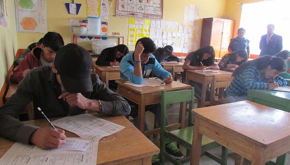 Entregan 45 becas para estudios en la Cepre Unsch en distrito de Carmen Alto