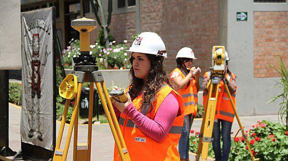 Más de 329 mil personas buscan trabajo en Lima Metropolitana, según INEI