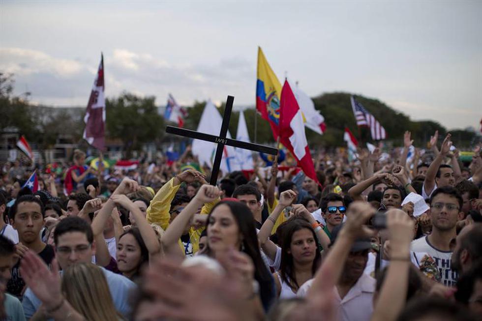 Brasil: Miles de jóvenes se concentran antes de la visita del papa Francisco (FOTOS)