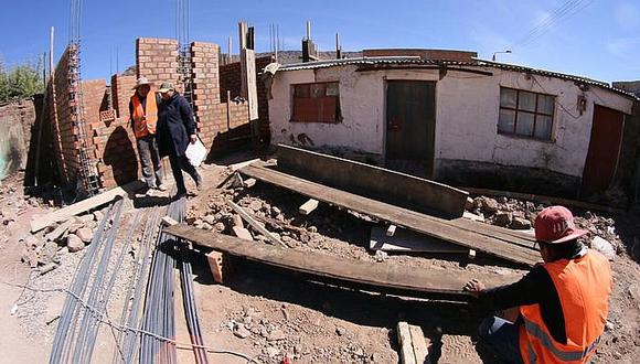 En Vivienda se comprometen a agilizar la reconstrucción de casas 