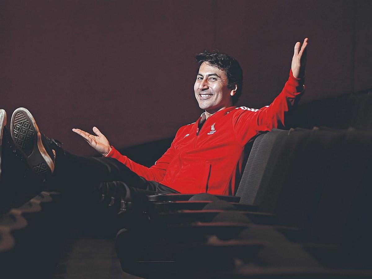  Armando Machuca es improvisador profesional. Foto: Diario Correo    