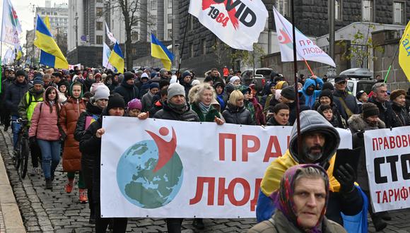Manifestantes antivacunas se manifestaron en Kiev el 24 de noviembre de 2021. (Foto: GENYA SAVILOV / AFP)