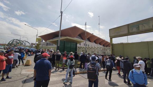Pobladores acuden al terminal terrestre de Arequipa con la intención de viajar| Foto: Graciela Fernández