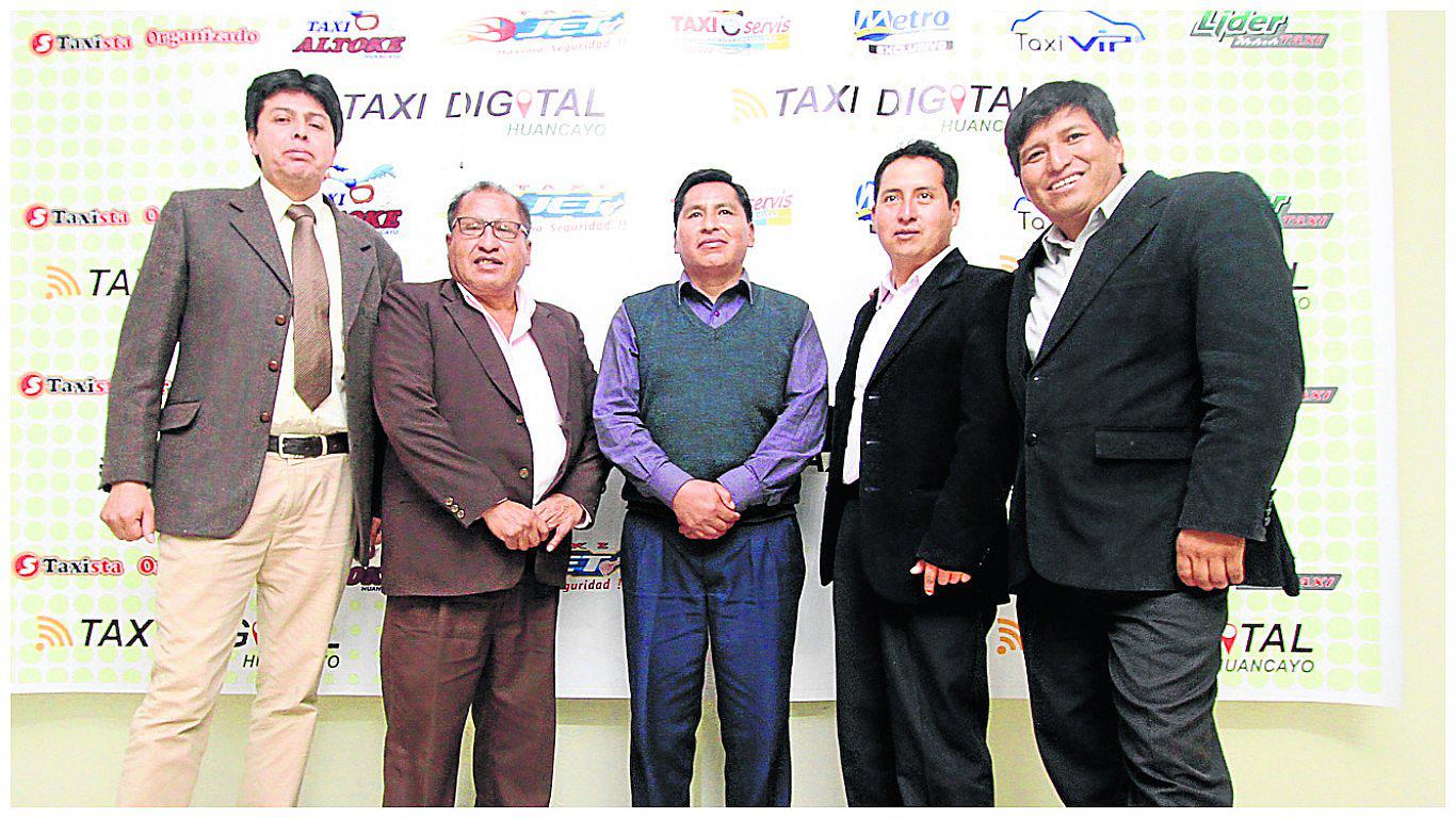 Huancayo: Taxistas se unen para brindar servicio online 
