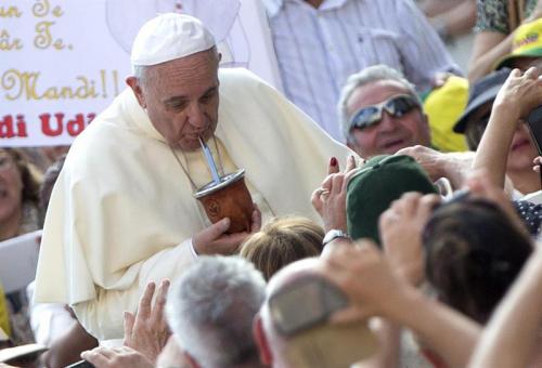 ​Regalarán al papa Francisco documental que atribuye creación del fútbol a guaraníes