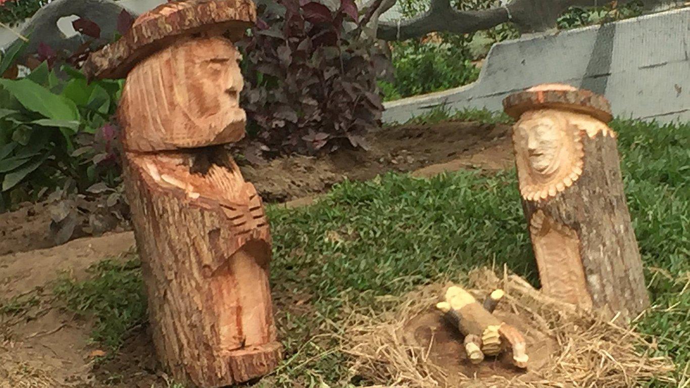 Confeccionan un nacimiento de madera (FOTOS) 