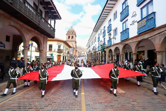 Cusco Día de la Bandera