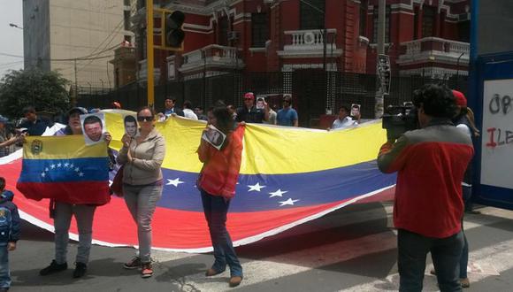 Leopoldo López: Realizan plantón en Lima para rechazar condena en su contra