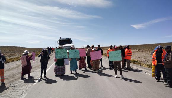 Pobladores y obreros de  Construcción Civil se unen para exigir la construcción de la carretera Vizcachani-Caylloma, así como el pago de deudas| FOTO: Difusión