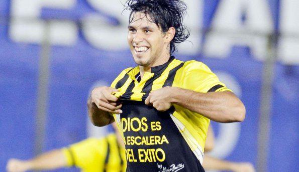 Sancionan a jugador por celebrar gol con gesto religioso
