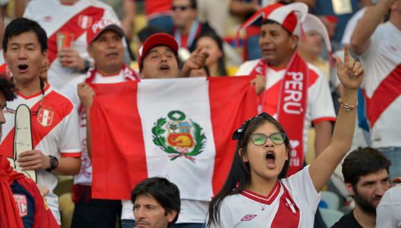 Fans of Peru wait for the start of the Copa America football tournament final match against Brazil at Maracana Stadium in Rio de Janeiro, Brazil, on July 7, 2019. (Photo by RAUL ARBOLEDA / AFP)