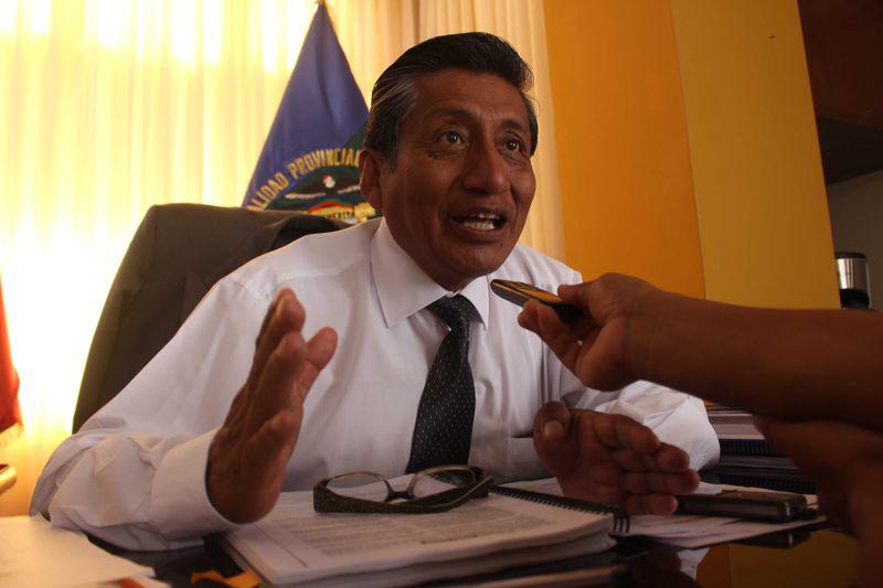 Alcalde provincial Hugo Quispe asegura que exigirá eficiencia a Superconcreto