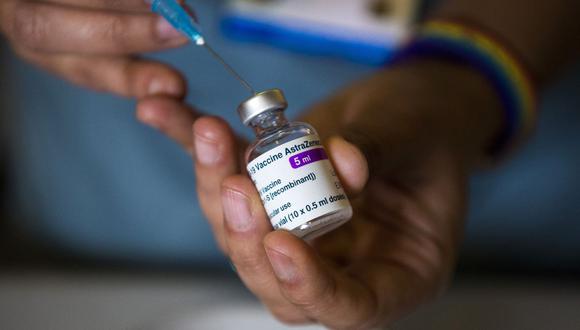 Una de las principales razones del ausentismo en los vacunatorios de los distritos de Mariano Melgar, Miraflores y Cayma podría ser el rechazo a la vacuna. (Kirsty O'Connor / POOL / AFP).