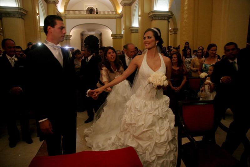 Maju Mantilla se casó con Gustavo Salcedo en Catedral de Trujillo