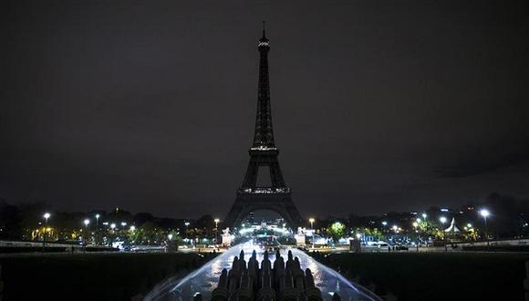 ​Francia: Evacúan alrededores de la torre Eiffel tras falsa alarma