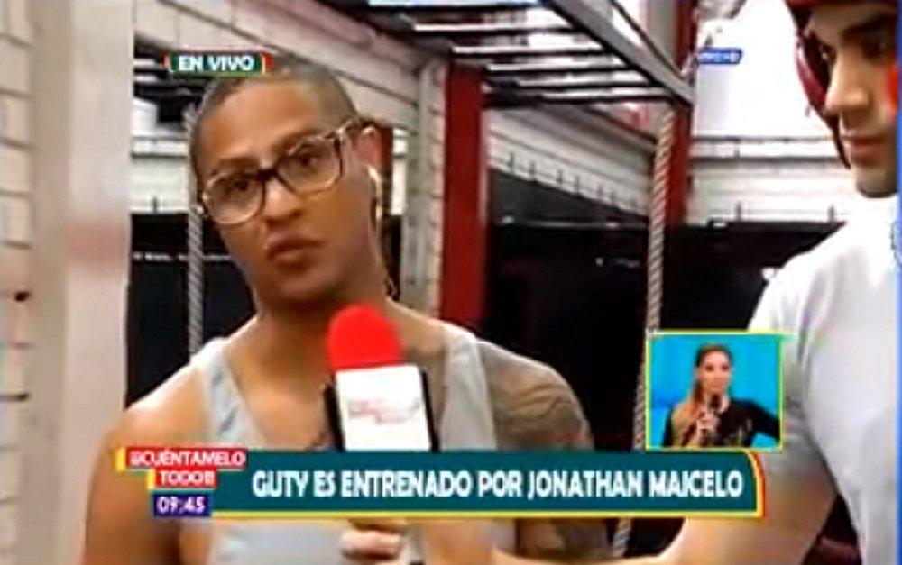 ​Jonathan Maicelo abandona entrevista en vivo (VIDEO)