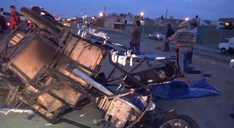 Un muerto y dos heridos deja choque entre camioneta y mototaxi 