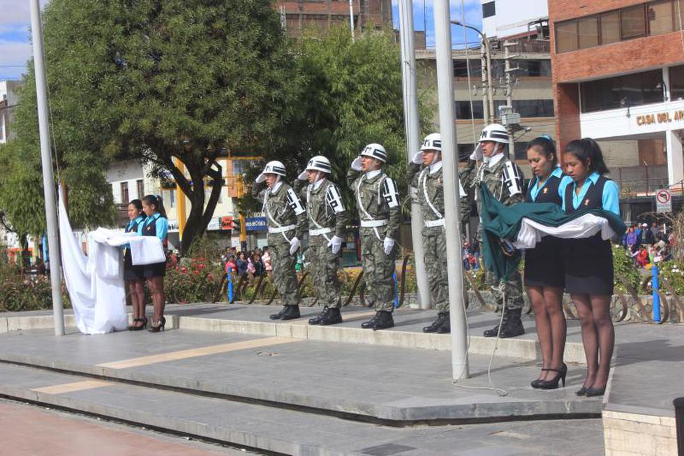 Pandillas de danzantes destacan en desfile dominical (FOTOS)