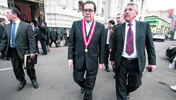 Enrique Mendoza en bolo de Acción Popular y Fuerza Popular para el Tribunal Constitucional 