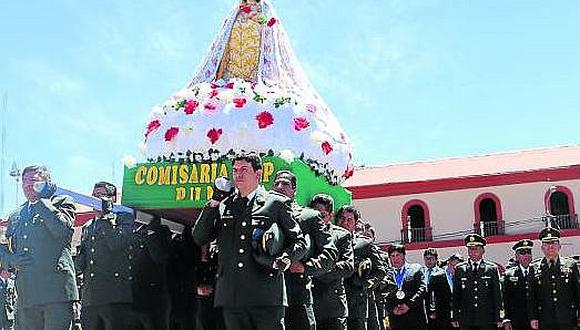 Puno: Policía Nacional rindió homenaje a Santa Rosa de Lima