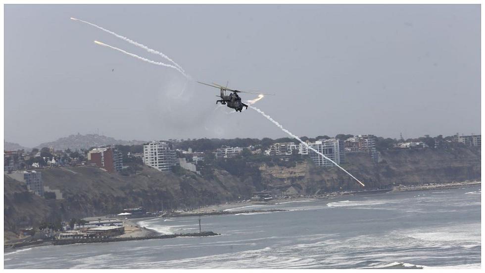 Fuerza Aérea muestra poderosas aeronaves en la Costa Verde (VIDEO)