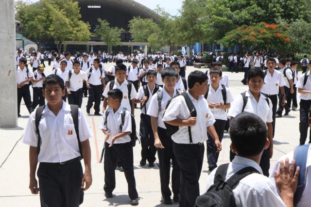 Estudiantes no católicos no serán obligados a llevar el curso de religión  