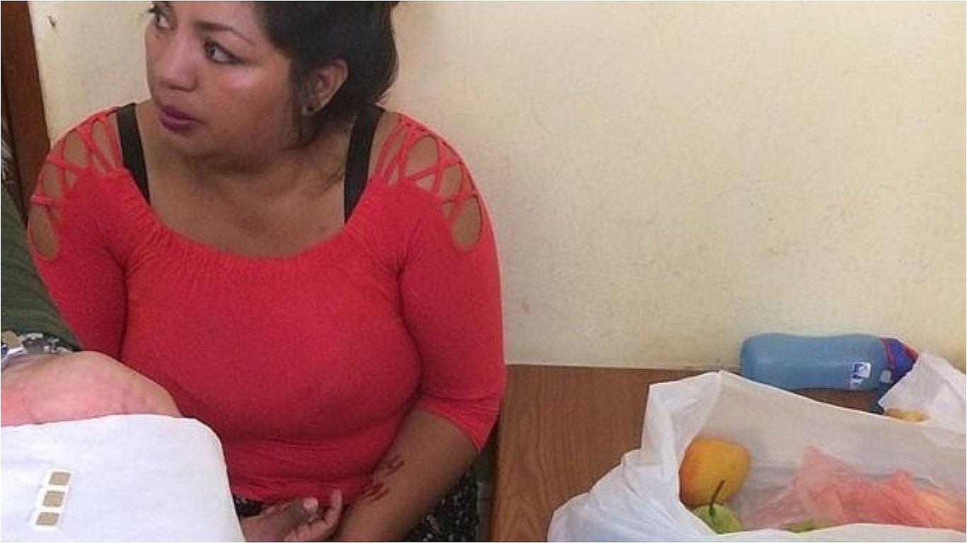 Policías detienen a mujer que pretendía meter chips telefónicos a penal