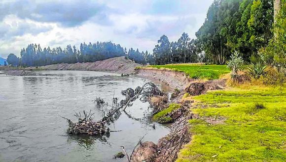 Autoridad Nacional del Agua (ANA) informó que población y campos agrícolas están en riesgo.