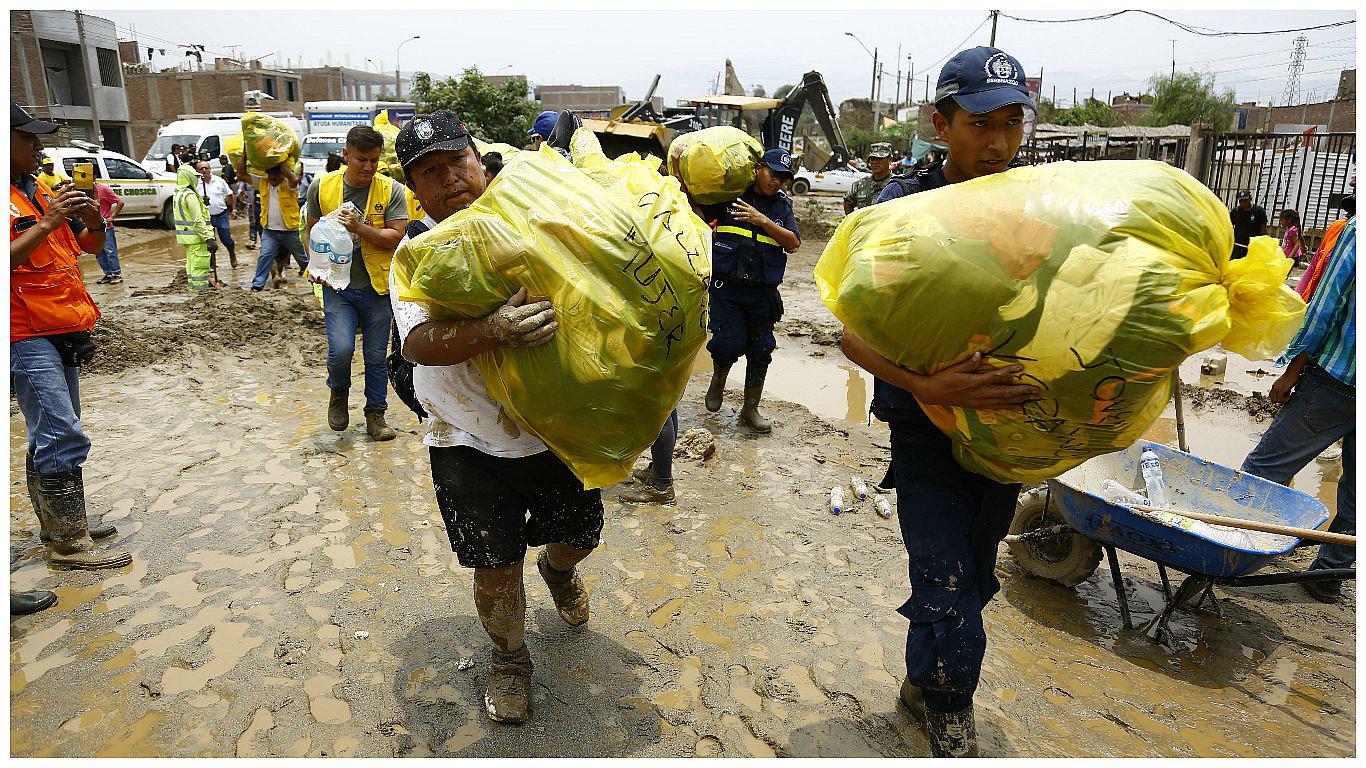Damnificados necesitan apoyo tras huaico y aquí puedes llevar tus donaciones 