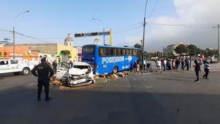 Tres heridos ocasiona choque de bus con automóvil en cruce de Iquitos con Bausate y Meza, en La Victoria