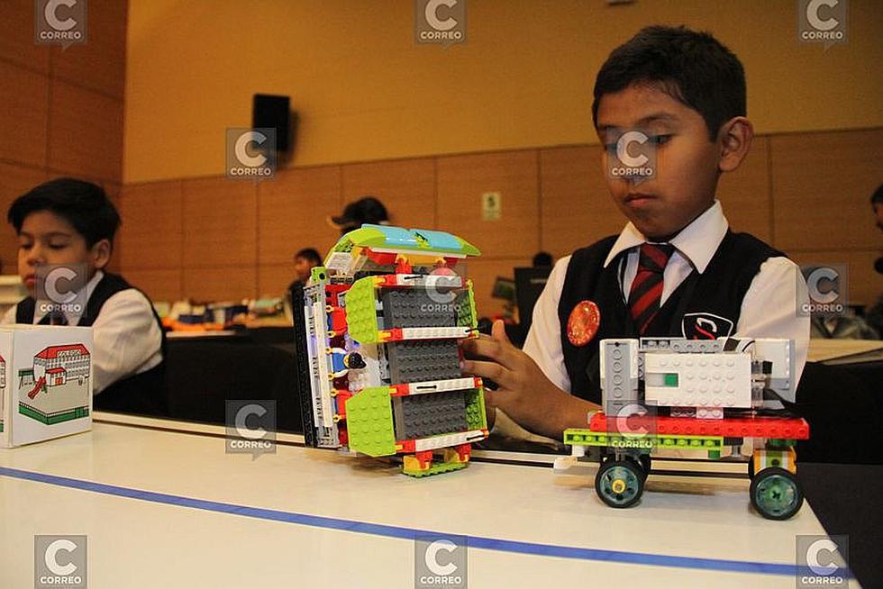 Más de 150 estudiantes en Olimpiadas de Robótica que organizó la UCSP(FOTOS)