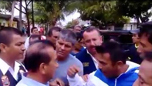 Tumbes: Flores se ve obligado a refugiarse en su vehículo tras airado reclamo de moradores en Zarumilla (VIDEO)