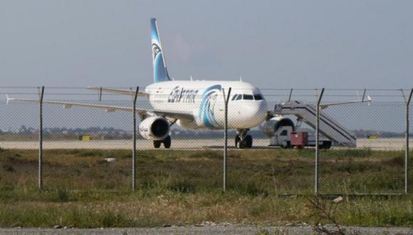Secuestran un avión egipcio que fue obligado a aterrizar en Chipre