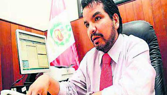 Asesoría de Julio Arbizu genera sospechas 