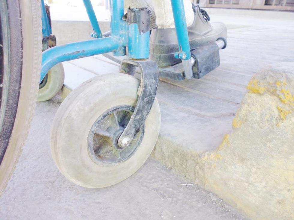 Instituciones no cumplen con rampas para discapacitados