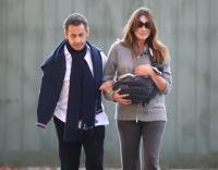 Difunden primeras fotos de hija de Nicolas Sarkozy y Carla Bruni