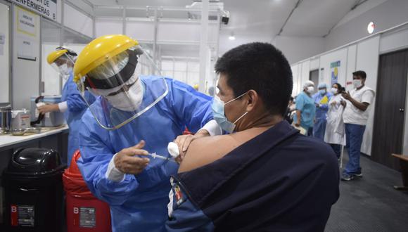 Según  el área de Salud Ocupacional del Honorio Delgado, son más de 250  los trabajadores del hospital quienes estando vacunado se contagiaron con el virus. (Foto: Difusión)