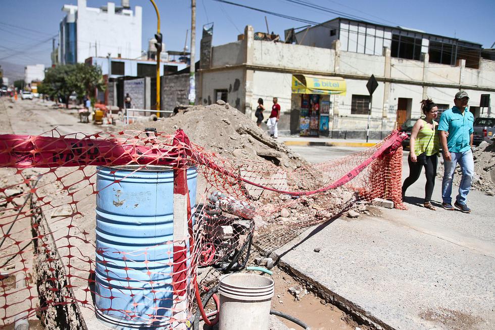 Problemas en Miraflores y Cerro Colorado por pistas malogradas (FOTOS)