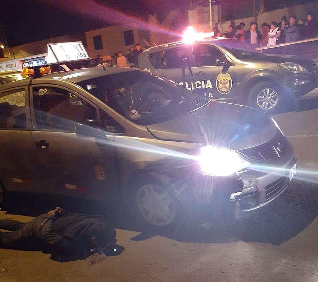 A balazos la Policía interviene a tres hombres que iban en taxi con placas adulteradas (VIDEO)