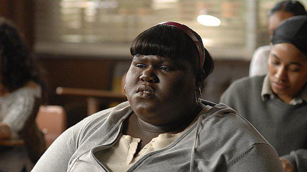 Actriz de "Precious" practica yoga aéreo y la rompe en Instagram (FOTO)