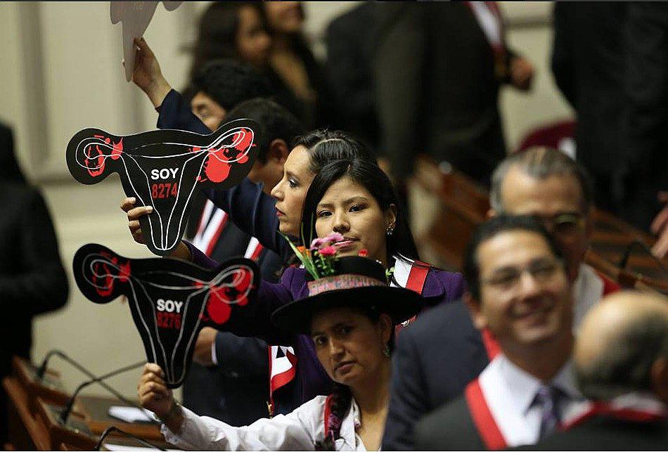 Congresistas rechazan archivamiento de caso esterilizaciones forzadas